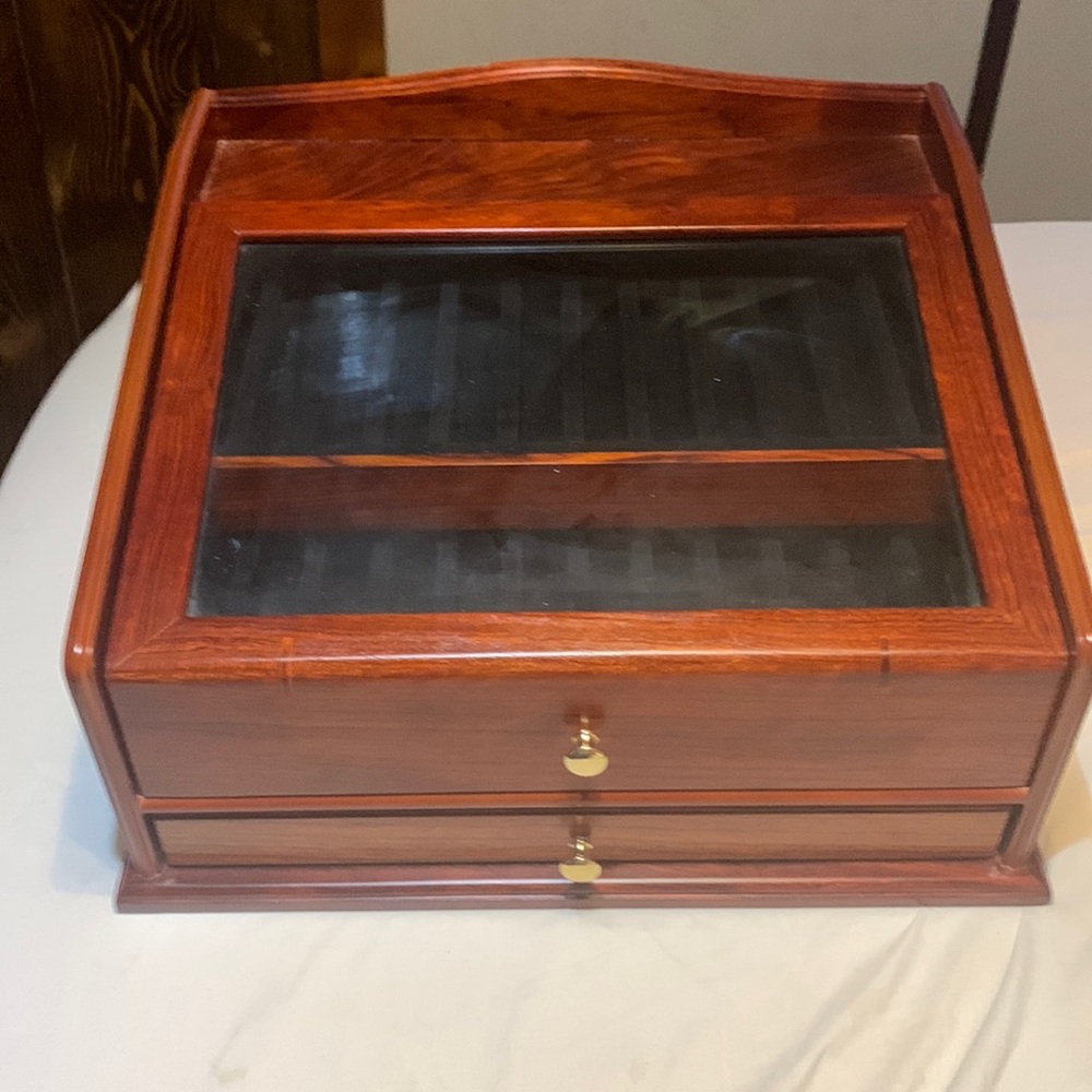 Ink pen, display case